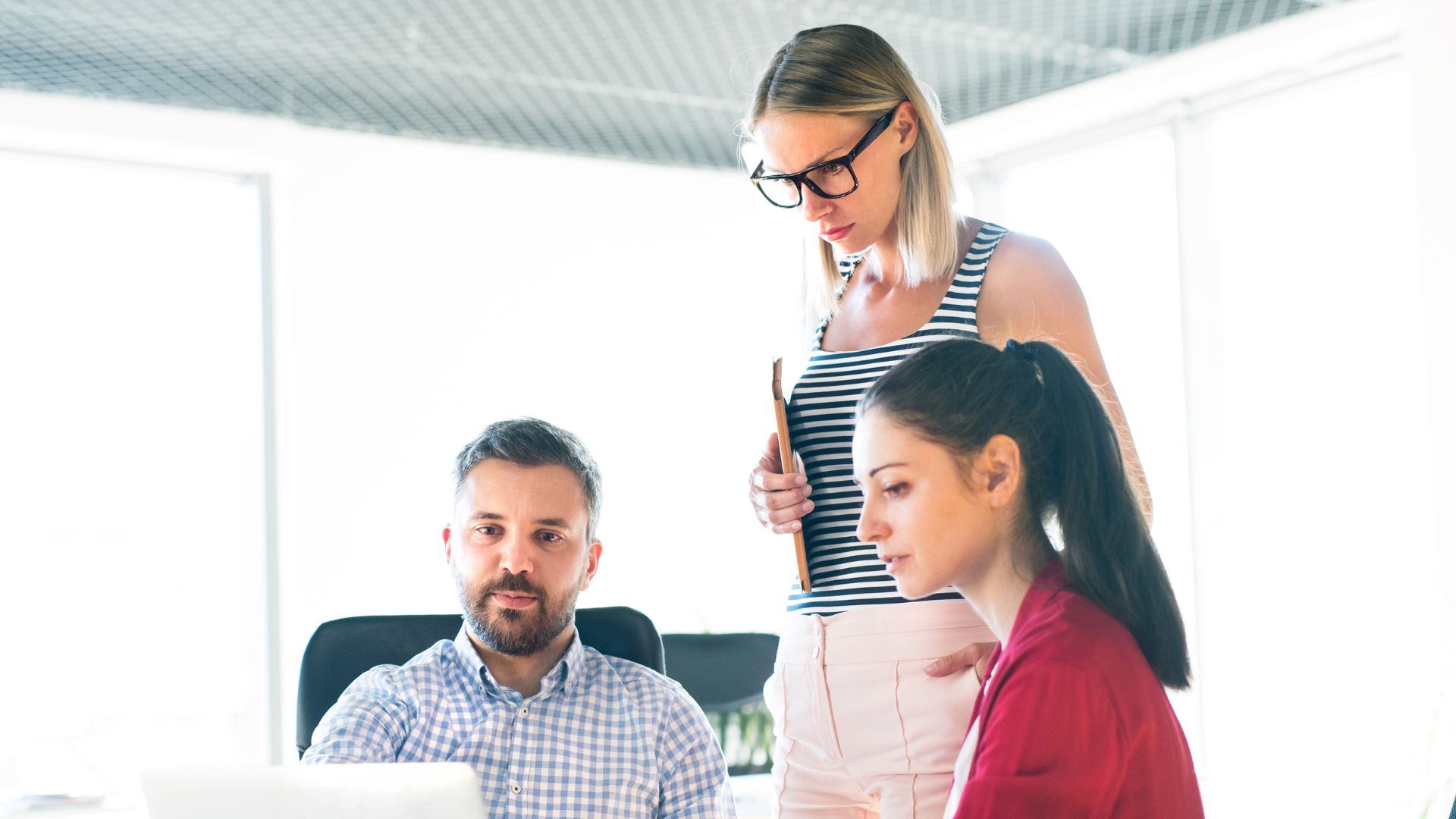 leadership coach guiding team collaboration session